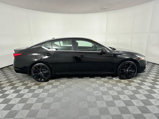 2022 Nissan Altima 2.5 SR Midnight Edition Package