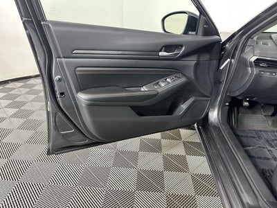 2022 Nissan Altima 2.5 SR Midnight Edition Package