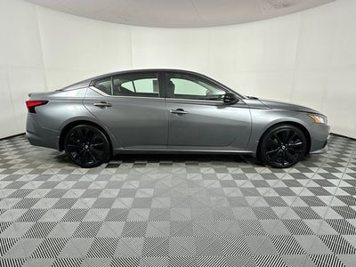 2022 Nissan Altima 2.5 SR Midnight Edition Package