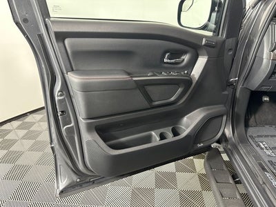 2023 Nissan Titan PRO-4X Convenience Package