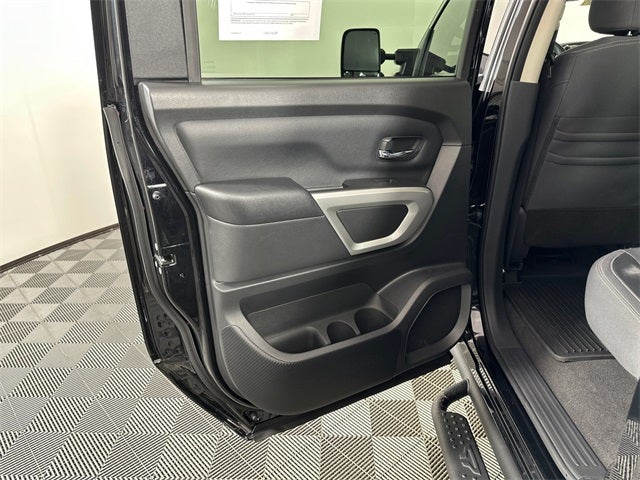 2021 Nissan Titan SV Convenience Package