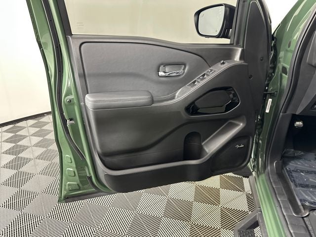 2022 Nissan Frontier PRO-4X Premium Package