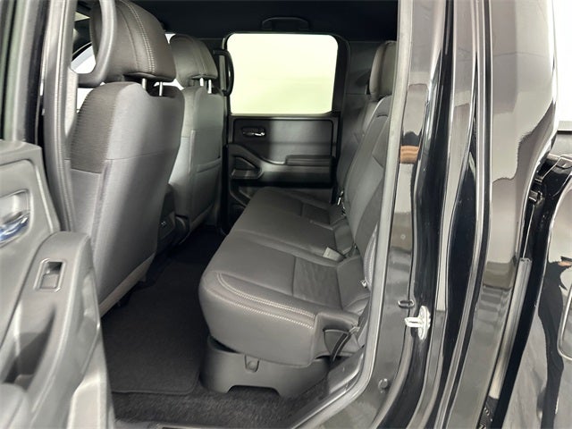 2023 Nissan Frontier SV Midnight Edition & Technology Package