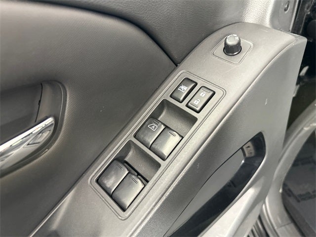 2023 Nissan Frontier SV Midnight Edition & Technology Package