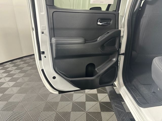 2023 Nissan Frontier SV Midnight Edition & Technology Package