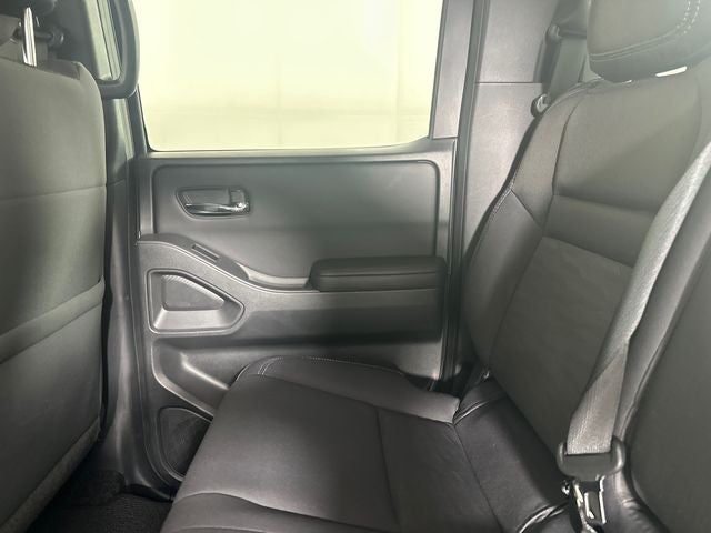 2023 Nissan Frontier SV Midnight Edition & Technology Package