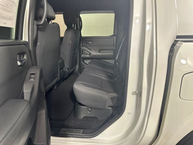 2023 Nissan Frontier SV Midnight Edition & Technology Package