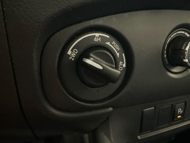 2023 Nissan Frontier SV Midnight Edition & Technology Package