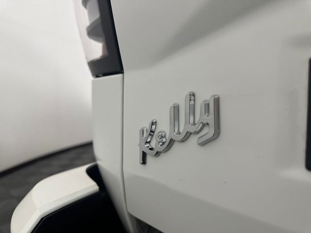 2023 Nissan Frontier SV Midnight Edition & Technology Package