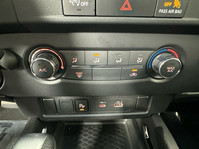 2023 Nissan Frontier SV Midnight Edition & Technology Package