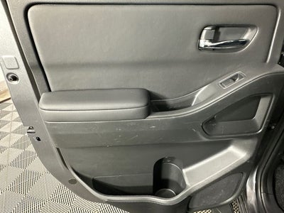 2023 Nissan Frontier SV Midnight Edition & Technology Package