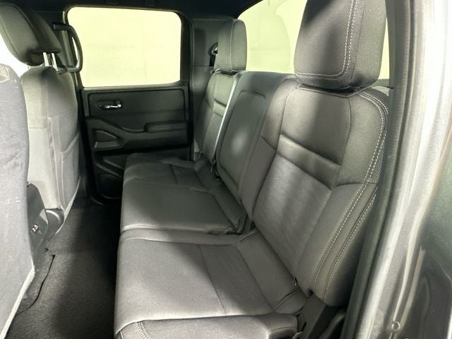 2023 Nissan Frontier SV Midnight Edition & Technology Package