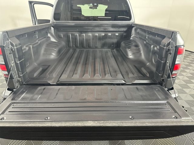 2023 Nissan Frontier SV Midnight Edition & Technology Package
