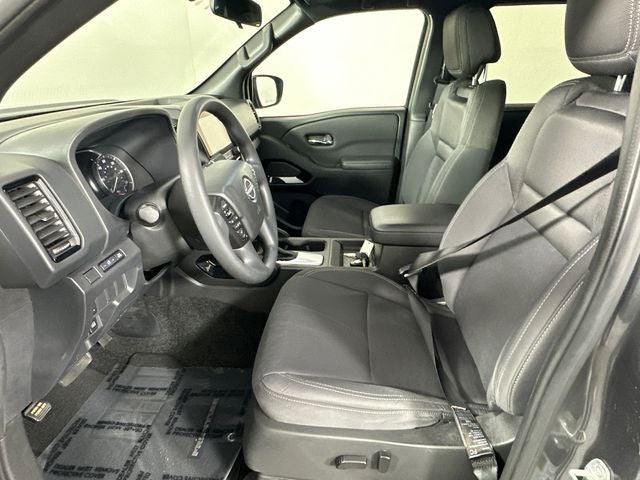 2023 Nissan Frontier SV Midnight Edition & Technology Package