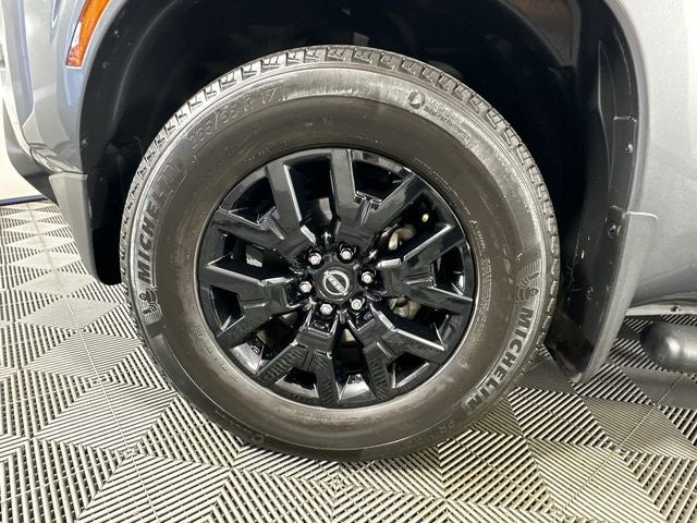 2023 Nissan Frontier SV Midnight Edition & Technology Package