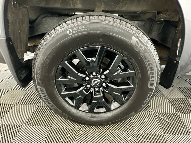 2023 Nissan Frontier SV Midnight Edition & Technology Package
