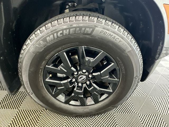 2023 Nissan Frontier SV Midnight Edition & Technology Package
