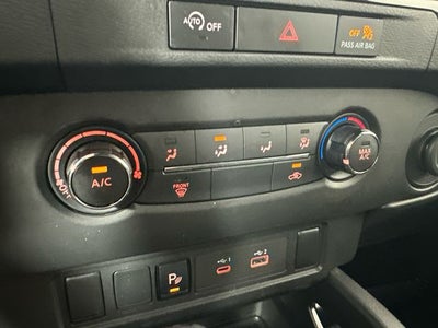 2023 Nissan Frontier SV Midnight Edition & Technology Package