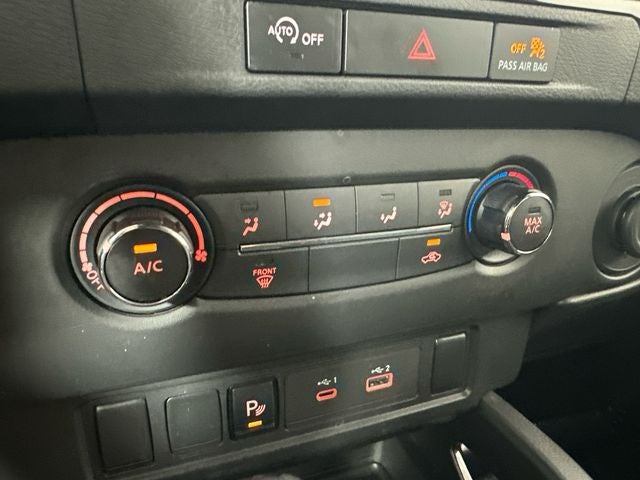 2023 Nissan Frontier SV Midnight Edition & Technology Package