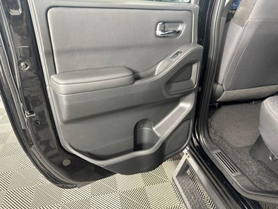 2023 Nissan Frontier SV Midnight Edition & Technology Package