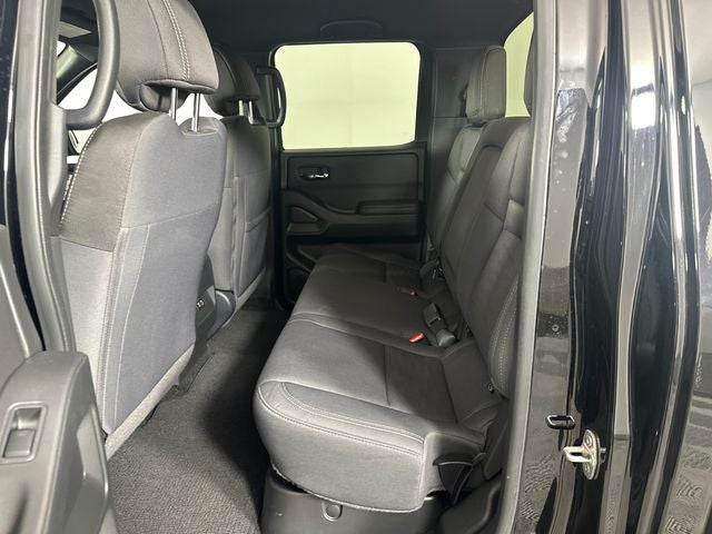 2023 Nissan Frontier SV Midnight Edition & Technology Package