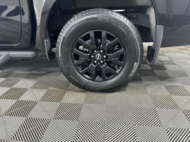 2023 Nissan Frontier SV Midnight Edition & Technology Package
