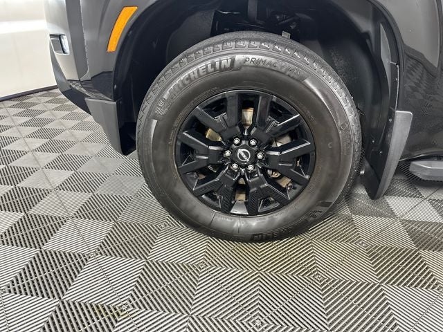 2023 Nissan Frontier SV Midnight Edition & Technology Package