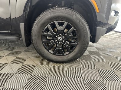 2023 Nissan Frontier SV Midnight Edition & Technology Package