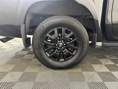 2023 Nissan Frontier SV Midnight Edition & Technology Package