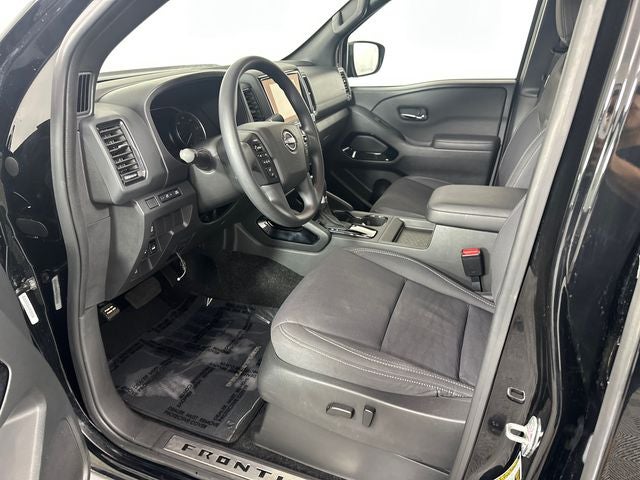 2023 Nissan Frontier SV Midnight Edition & Technology Package