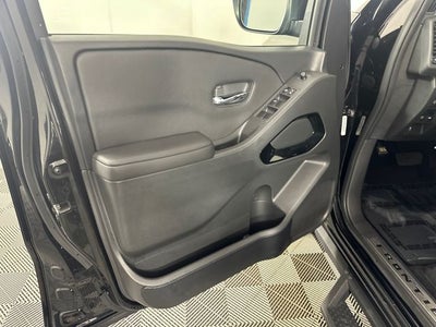 2023 Nissan Frontier SV Midnight Edition & Technology Package