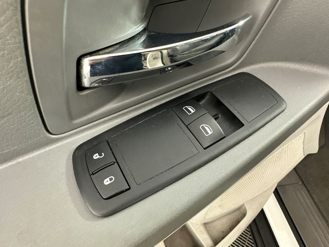 2008 Chrysler Town & Country LX