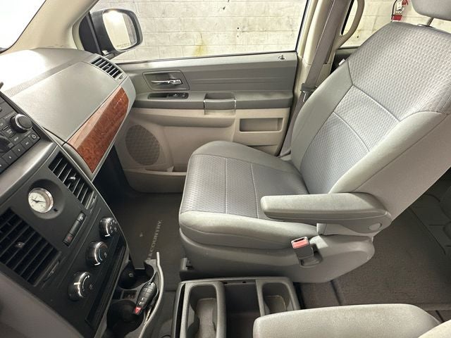 2008 Chrysler Town & Country LX