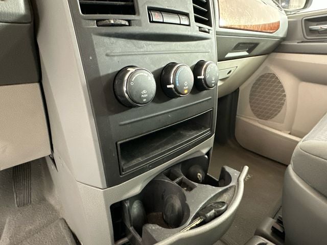 2008 Chrysler Town & Country LX