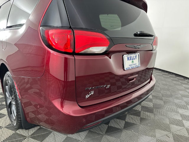 2020 Chrysler Pacifica Launch Edition