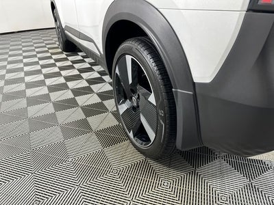 2025 Nissan Kicks SR Interior Electronics Package