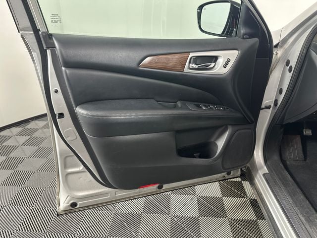 2017 Nissan Pathfinder Platinum