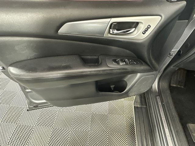 2018 Nissan Pathfinder SL