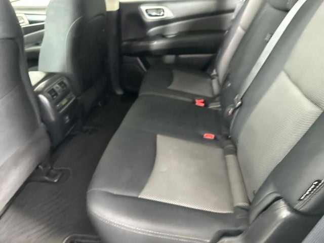 2018 Nissan Pathfinder SV