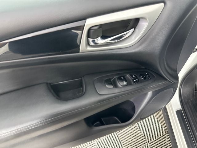 2018 Nissan Pathfinder SV