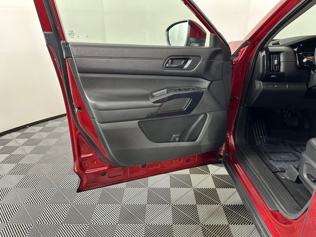 2023 Nissan Pathfinder SV Black Appearance Package