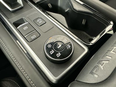 2023 Nissan Pathfinder SV Black Appearance Package