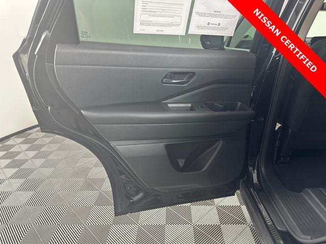 2023 Nissan Pathfinder SV Black Package