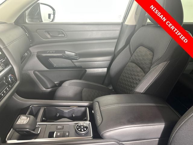 2023 Nissan Pathfinder SV Black Package
