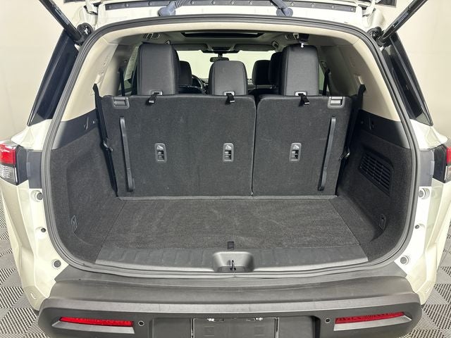 2023 Nissan Pathfinder SV Premium Package