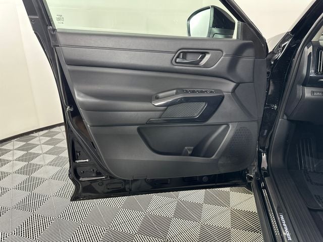 2023 Nissan Pathfinder SV Premium Package