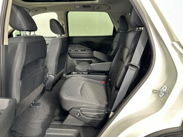2023 Nissan Pathfinder SV Premium Package