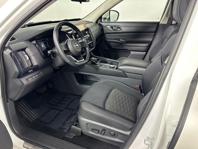 2023 Nissan Pathfinder SV Premium Package