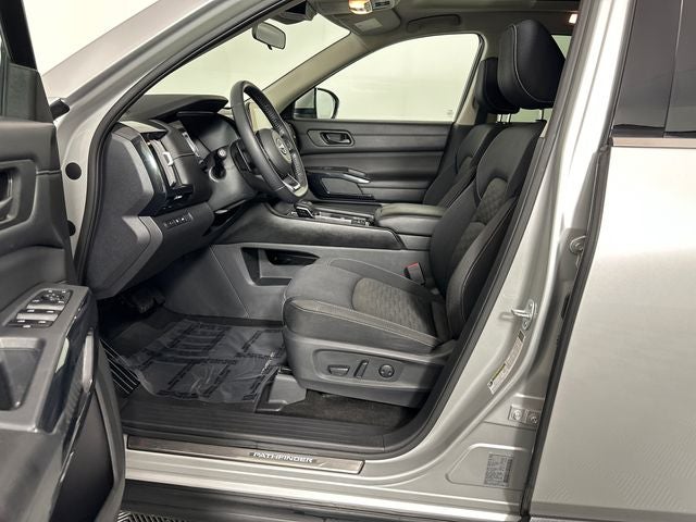 2023 Nissan Pathfinder SV Premium Package