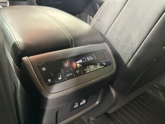 2022 Nissan Pathfinder SL Premium Package